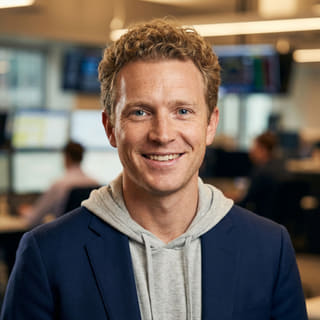 Ryan Brooks, analista líder de trading en Coral Invertía